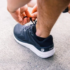 Topo Athletic Men's Phantom 2 Running Shoe - Black/White - Regular (D) -Shoe Sale Shop M046.Black White 10